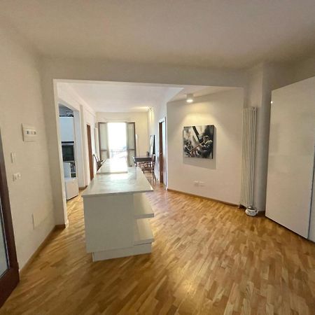 Loft Del Pratello Apartment โบโลญญา ภายนอก รูปภาพ
