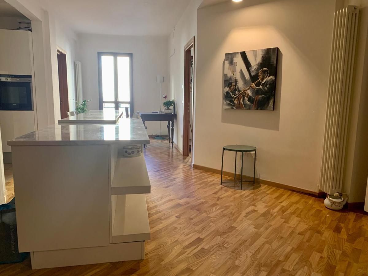 Loft Del Pratello Apartment โบโลญญา ภายนอก รูปภาพ