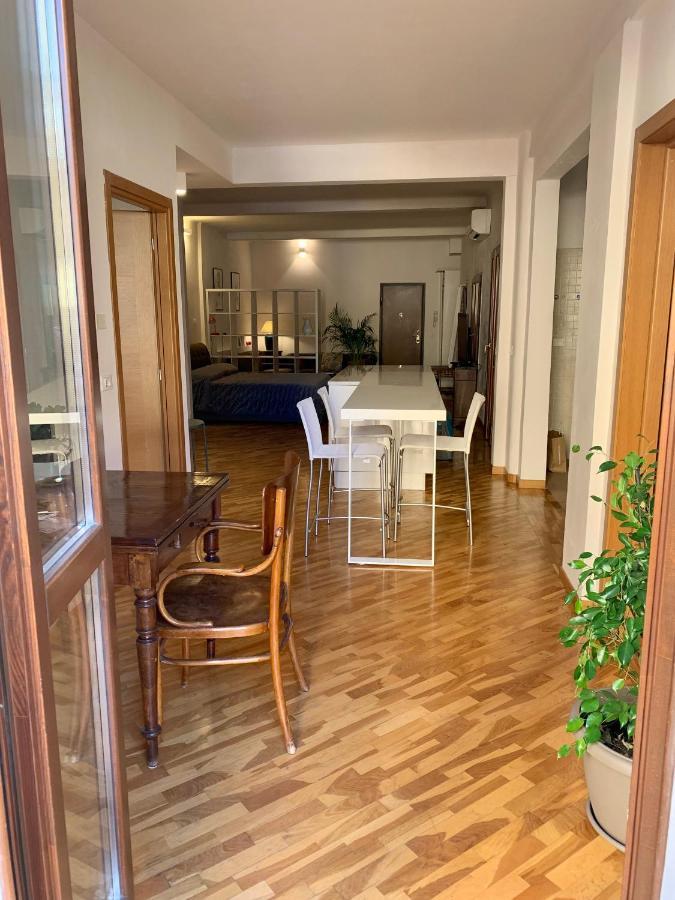 Loft Del Pratello Apartment โบโลญญา ภายนอก รูปภาพ