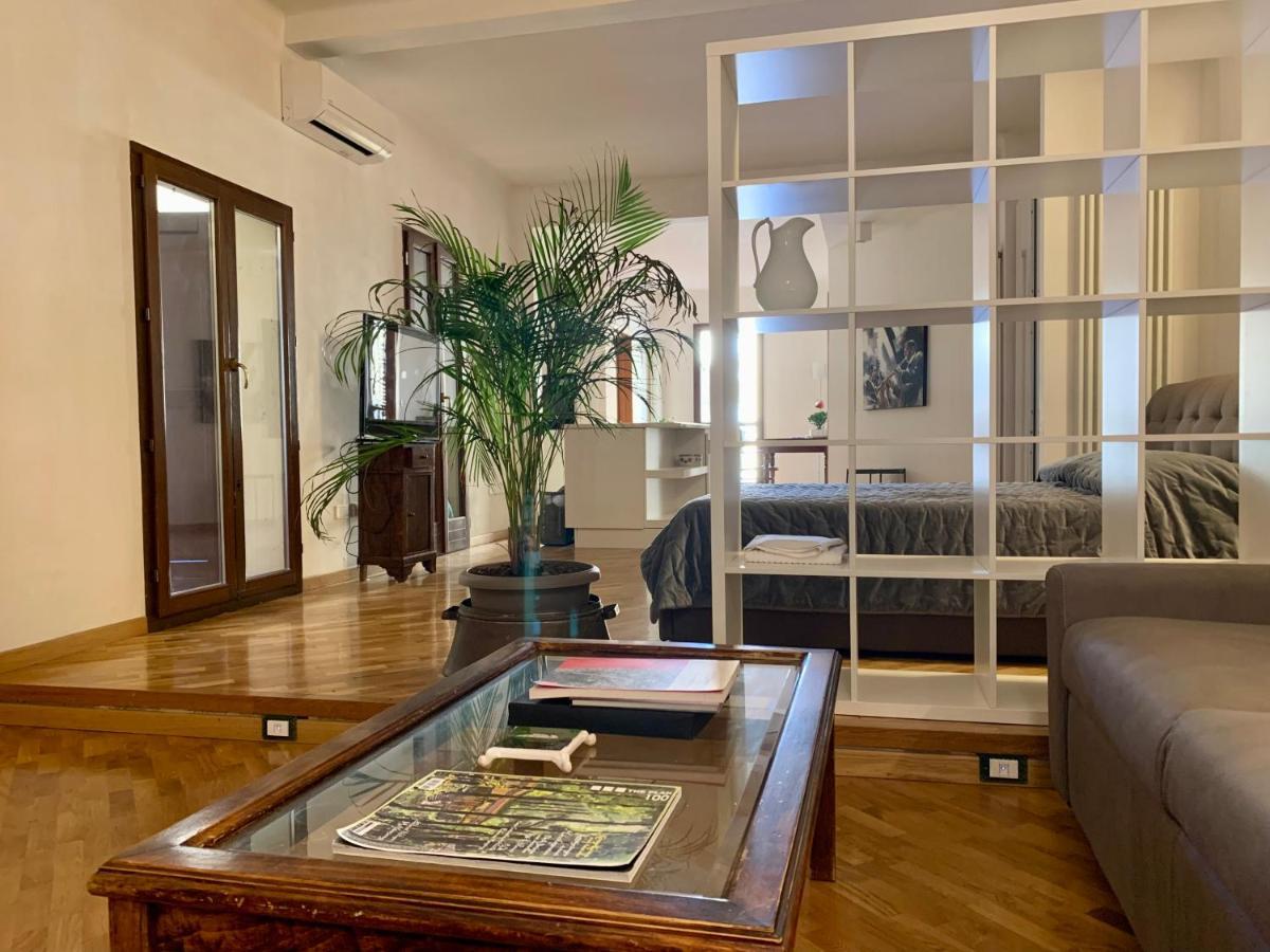 Loft Del Pratello Apartment โบโลญญา ภายนอก รูปภาพ