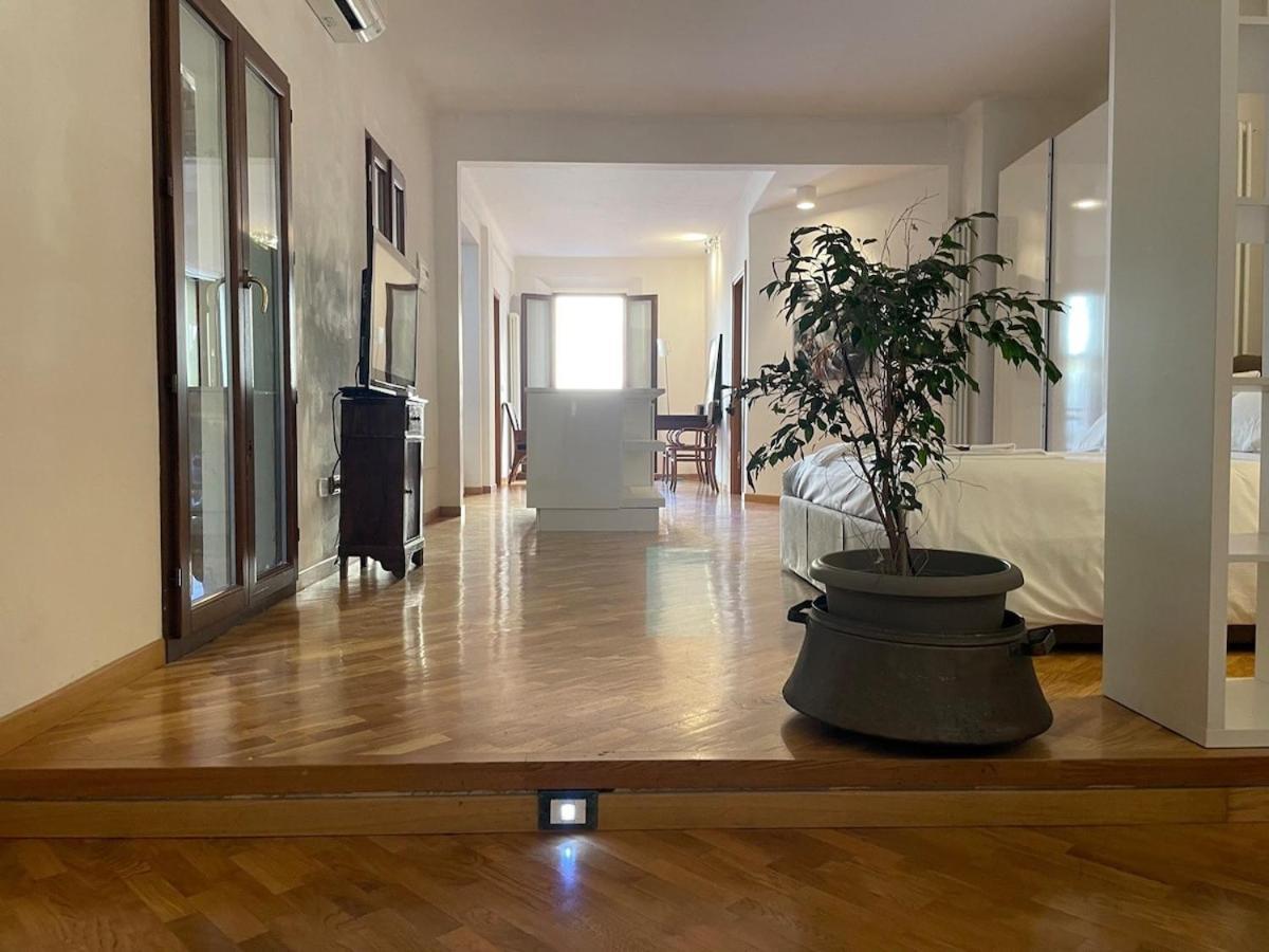 Loft Del Pratello Apartment โบโลญญา ภายนอก รูปภาพ